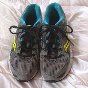 Saucony Cohesion 7 crossfit running shoes womens sz 8.5 grey, like new.